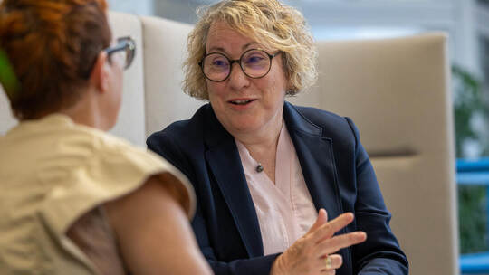 Sabine Hager im Gespräch mit PZ-Redakteurin Susanne Roth. Röhr Interview Sabine Hager