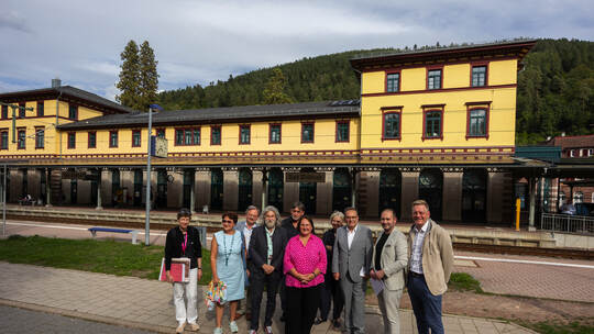Ministerin Schopper Bahnhof Wildbad