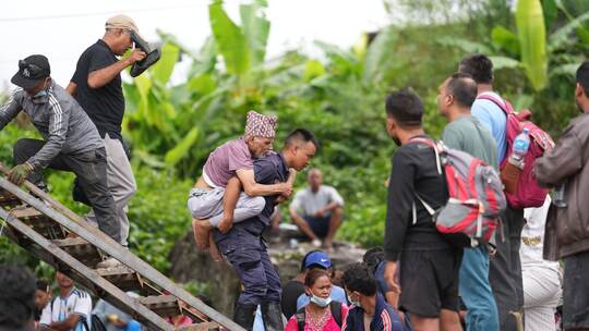 Nach der Sturzflut im Himalaya - Nepal Nach der Sturzflut im Himalaya - Nepal