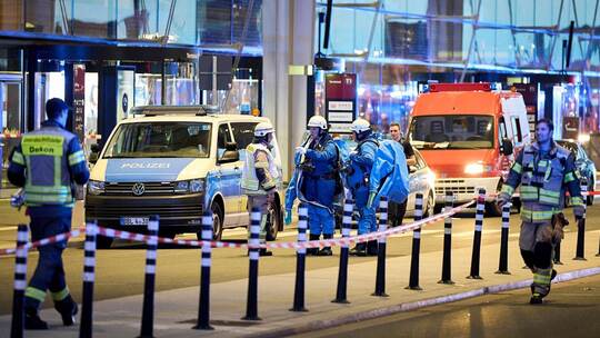 Polizei räumt BER-Terminal wegen möglichen Gefahrguts Polizei räumt BER-Terminal wegen möglichen Gefahrguts