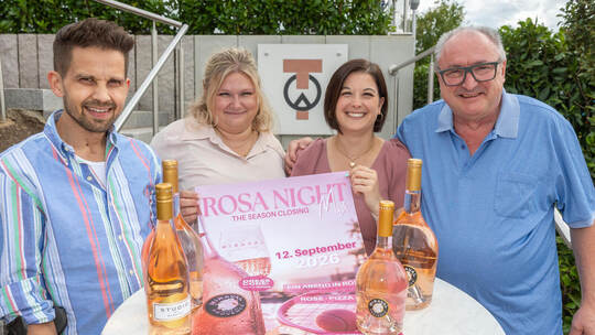 Zur „Rosa Night“ beim Saisonabschluss des TC Wolfsberg tischen Maximillian Müssle, Janine Karst, Julia Waidelich und Luca Rossi