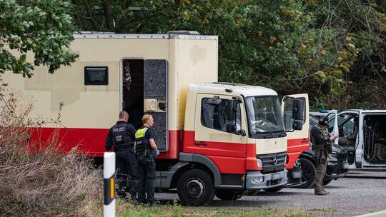 Polizei stürmt Fahrzeug von Sabotage-Verdächtigem Polizei stürmt Fahrzeug von Sabotage-Verdächtigem