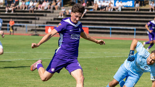 Ein Treffer von Julian Bürkle (links) machte Nöttingen im jüngsten Oberliga-Auswärtsspiel noch einmal Hoffnung, doch einmal mehr