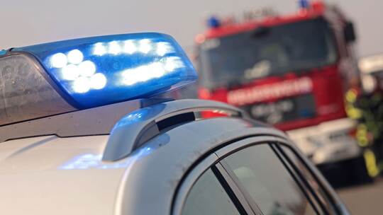 Autofahrer eingeklemmt