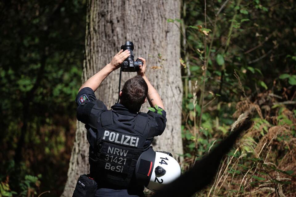 Strom-Sabotage: Suche nach Verdächtigem am Hambacher Forst Strom-Sabotage: Suche nach Verdächtigem am Hambacher Forst