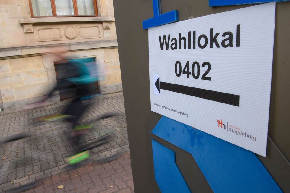 Landtagswahl in Sachsen-Anhalt - Öffnung Wahllokale in Magdeburg