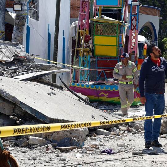 Explosion von Feuerwerkskörpern vor einem Patronatsfest in Mexiko