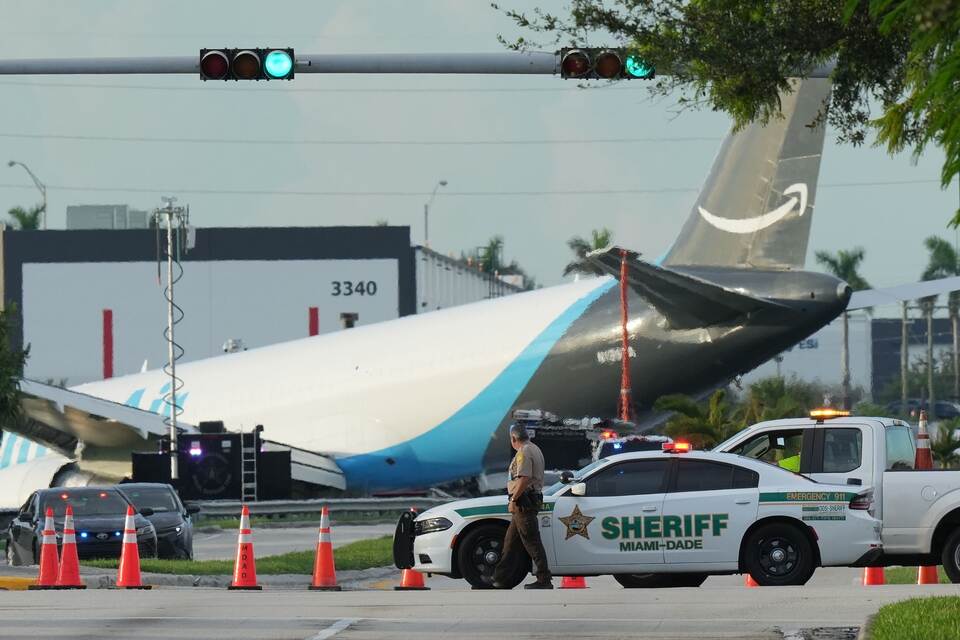 Unfall mit Frachtflugzeug nach Landung am Flughafen Miami Unfall mit Frachtflugzeug nach Landung am Flughafen Miami