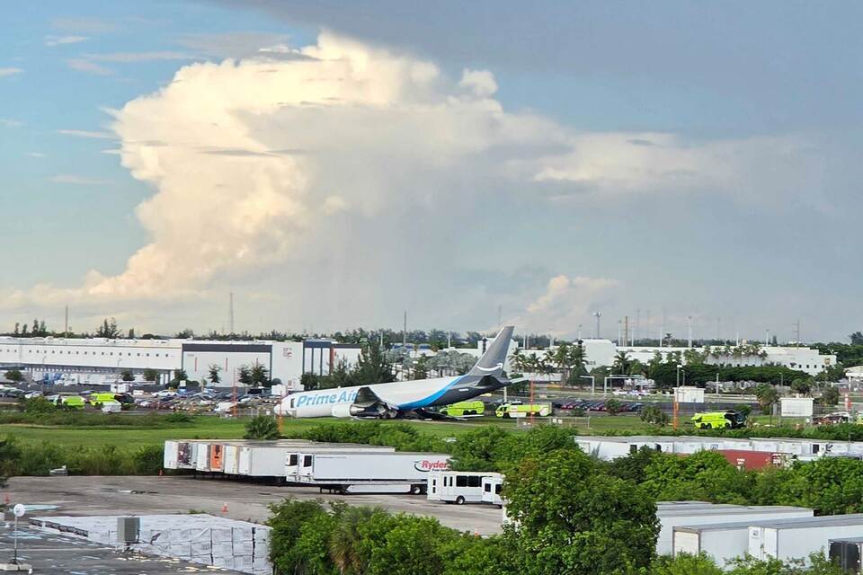 Unfall mit Frachtflugzeug nach Landung am Flughafen Miami Unfall mit Frachtflugzeug nach Landung am Flughafen Miami