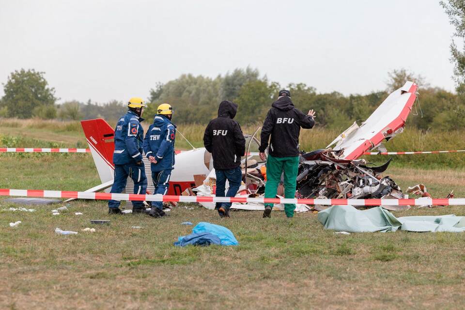 Nach dem Flugzeugabsturz mit zwei Toten in Südhessen Nach dem Flugzeugabsturz mit zwei Toten in Südhessen