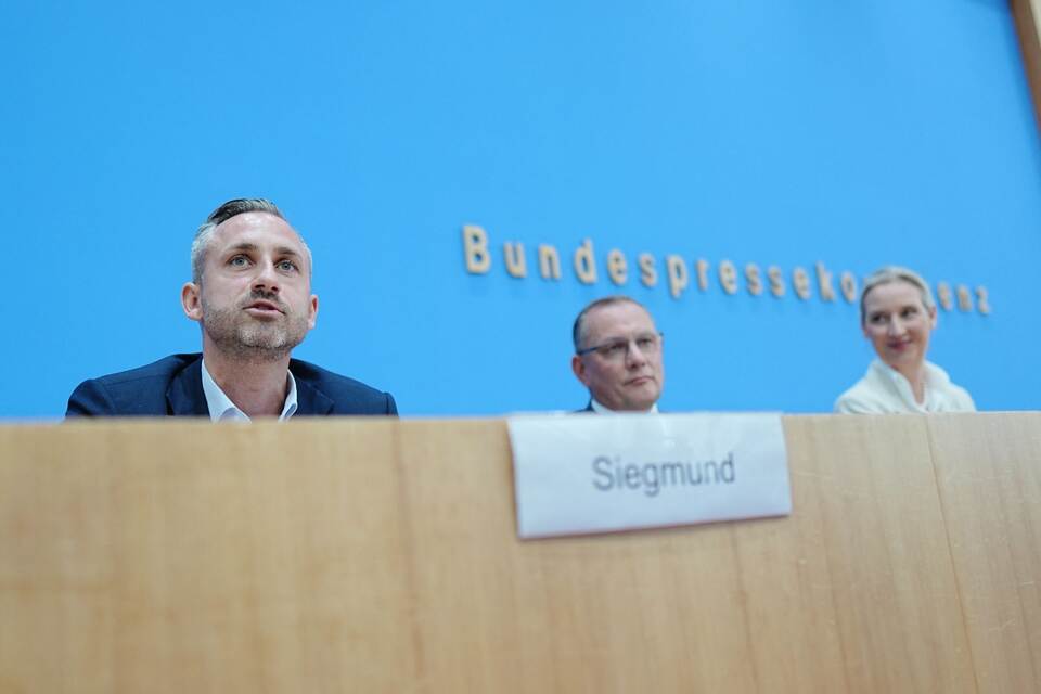 AfD wertet Wahlergebnis aus.