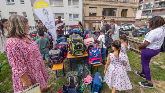 Schulranzen, ein ganzer Haufen davon. Diese werden vom Kinderschutzbund, auf dessen Gelände der erste ABC-Vorschulaktionstag sta
