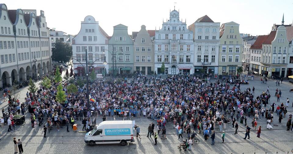 Aktion «Dafür! Gemeinsames Singen für Demokratie» Aktion «Dafür! Gemeinsames Singen für Demokratie»