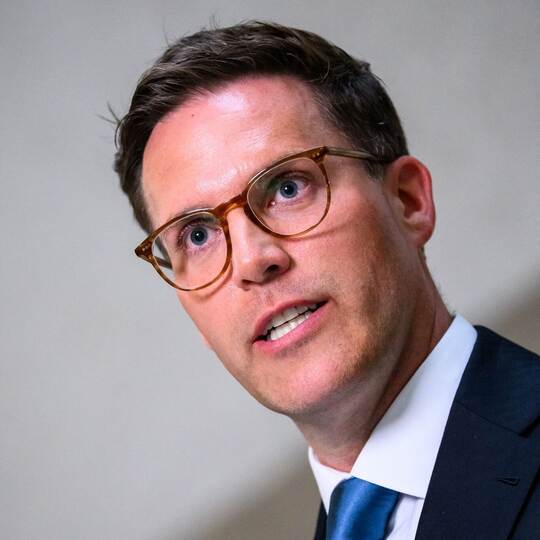 Baden-Württembergs Innenminister trifft Fußballvereine