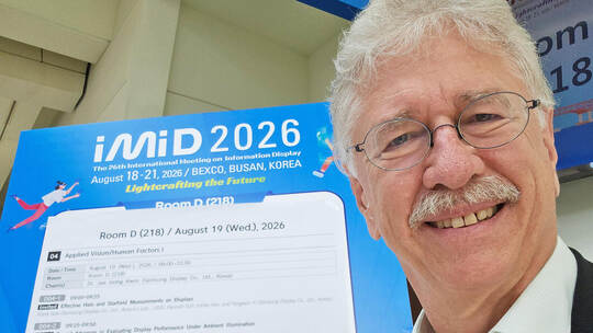 Seniorprofessor Karlheinz Blankenbach von der Hochschule Pforzheim beim International Meeting on Information Display (IMID) in B