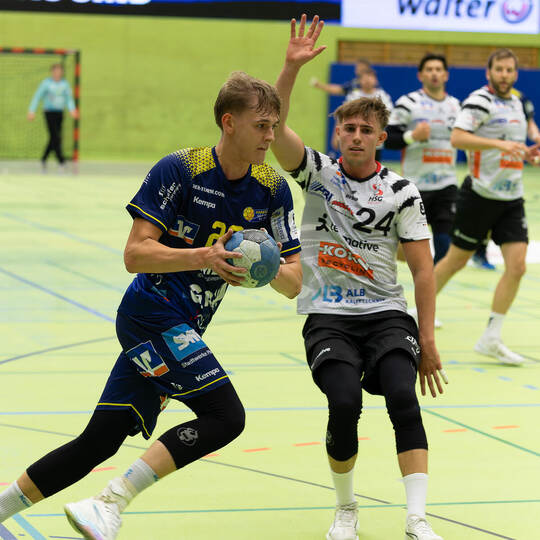 SG-Rechtsaußen Luca Mariani (links) verpasste zuletzt das Spiel in Balingen, dürfte am Samstag gegen Würzburg aber wieder fit se