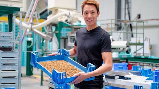 Industrielle Insektenzucht - Alpha-Protein GmbH Industrielle Insektenzucht - Alpha-Protein GmbH