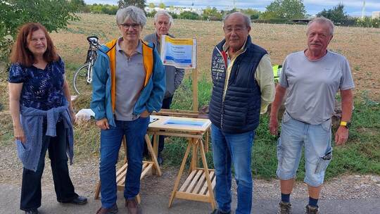 Sammeln Unterschriften für eine Wiederholung der vergangenen Mitgliederversammlung des Tierschutzvereins: Carmen Wilpert-Bischof