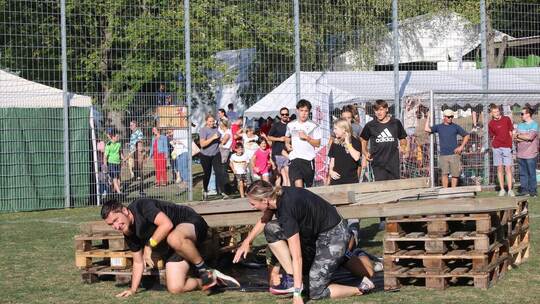 Kreative Hindernisse galt es beim Sponsorenlauf zugunsten der drei Remchinger CVJM-Jugendreferentenstellen zu überwinden. Zachma