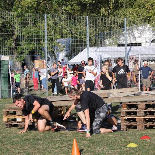 Kreative Hindernisse galt es beim Sponsorenlauf zugunsten der drei Remchinger CVJM-Jugendreferentenstellen zu überwinden. Zachma