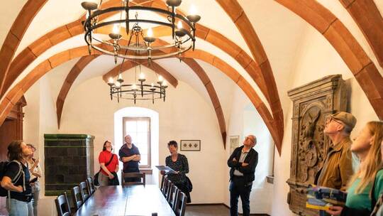 Den Höhepunkt der Führung zum „Tag des offenen Denkmals“ von Kunsthistorikerin Christina Klittich bildet die Landschaftsstube mi