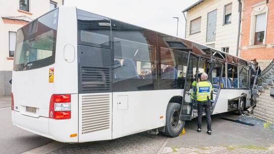 Unfall mit Schulbus