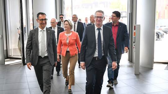 Ministerpräsident Özdemir besucht Audi-Werk in Neckarsulm