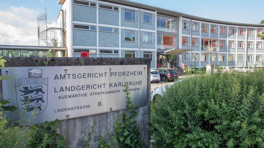 Der Fall wird vor der Auswärtigen Strafkammer des Landgerichts Karlsruhe verhandelt. Meyer Amtsgericht Landgericht Pforzheim