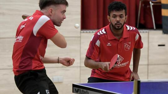Die Mannschaft des Oberligisten TTC Mutschelbach wird auch in der neuen Saison angeführt von Ronit Bhanja (rechts), der noch daz