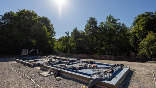 Das Kinderbecken wurde schon zuvor überbaut, wie erst während der Bauarbeiten festgestellt wurde. Deshalb war der Aushub deutlic Schau Mal Baustelle Nagoldfreibad
