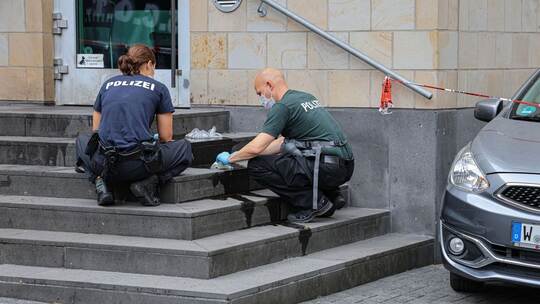 Feuer an Nebeneingang von Synagoge Wuppertal gelegt Feuer an Nebeneingang von Synagoge Wuppertal gelegt