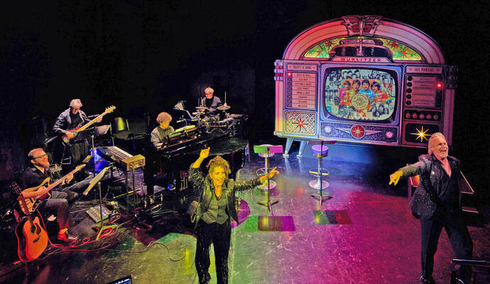 43 Songs in zwei Stunden: „Nächster Halt: Jukebox“ begeistert in Pforzheim