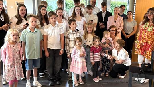 Vom Kinder- und Jugendchor war Apostel Daniel Habich, der die Predigt zum Festgottesdienst 100 Jahre neuapostolische Kirche Neul