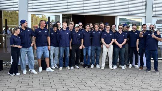 Trainer Marc Hemmerich (rechts), Abteilungsleiter Maurice Pietzka (Zweiter von links) und sein Stellvertreter Steffen Bischoff (