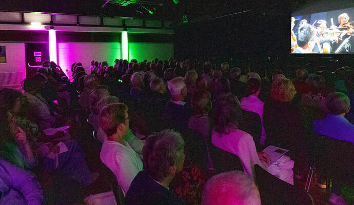 75 Jahre Kammerorchester in Pforzheim: Filmpremiere gibt Einblicke hinter die Kulissen