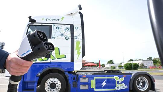 Megawatt-Ladepark für elektrische LKW an der A2