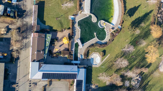Eine zusammenhängende Wasserfläche ist das Kennzeichen des Schellbronner Wellenbads. Die Becken sollen getrennt, teils jahrzehnt Jubiläum Gemeinde Neuhausen