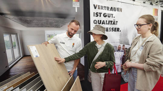 Beim Malerfachbetrieb Farben-Design Ujkani können Besucher neben Wissenswertem zu Maler- und Lackierarbeiten auch mehr zum Thema