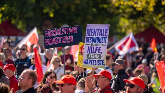 DGB-Aktionstag für den Sozialstaat - Stuttgart DGB-Aktionstag für den Sozialstaat - Stuttgart