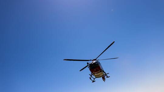 Ein Rettungshubschrauber Ein Rettungshubschrauber