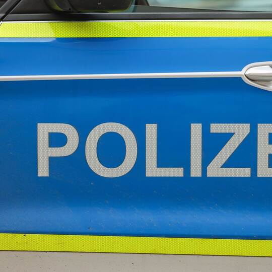 Einbrecher fällt Nussbaum