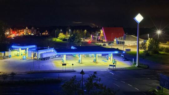 Tankstelle am Abend Tankstelle am Abend