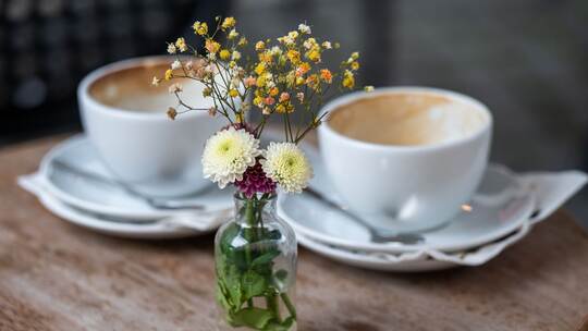 Catch-up-Kultur im Café: Haben wir nur noch Pseudofreunde? Catch-up-Kultur im Café: Haben wir nur noch Pseudofreunde?