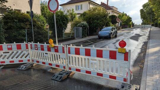 Im Sommer hat es im Stadtgebiet mehrere Rohrbrüche gegeben, wie hier an der Schwarzwaldstraße zwischen Vogesenallee und Rubensst