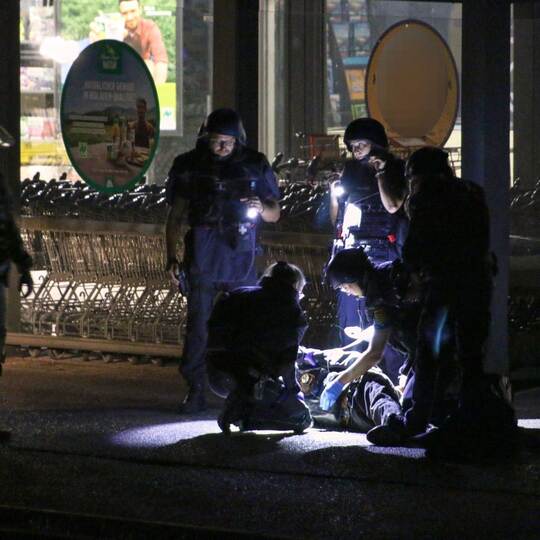 Frau durch einen Schuss lebensgefährlich verletzt