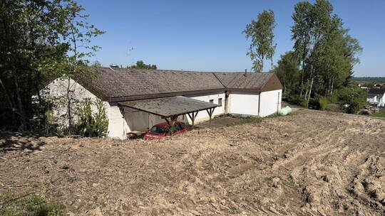 Die vorgezogenen Erdarbeiten für das neue Feuerwehrgerätehaus in Langensteinbach hat der Karlsbader Gemeinderat in seiner Septem