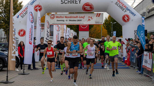 Jens Santruschek (Nummer 1) und Chiara Bermes (Nummer 5) setzten sich im vergangenen Jahr beim Walter-Nordstadtlauf durch. Foto: