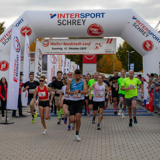 Jens Santruschek (Nummer 1) und Chiara Bermes (Nummer 5) setzten sich im vergangenen Jahr beim Walter-Nordstadtlauf durch. Foto: