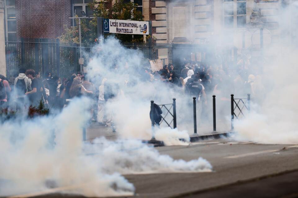 Schulkrawalle in Frankreich weiten sich aus - 625 Festnahmen Schulkrawalle in Frankreich weiten sich aus - 625 Festnahmen