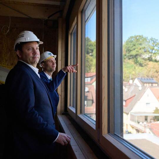 Finanzminister Klingbeil besucht Zukunftsprojekte in Deutschland Finanzminister Klingbeil besucht Zukunftsprojekte in Deutschland